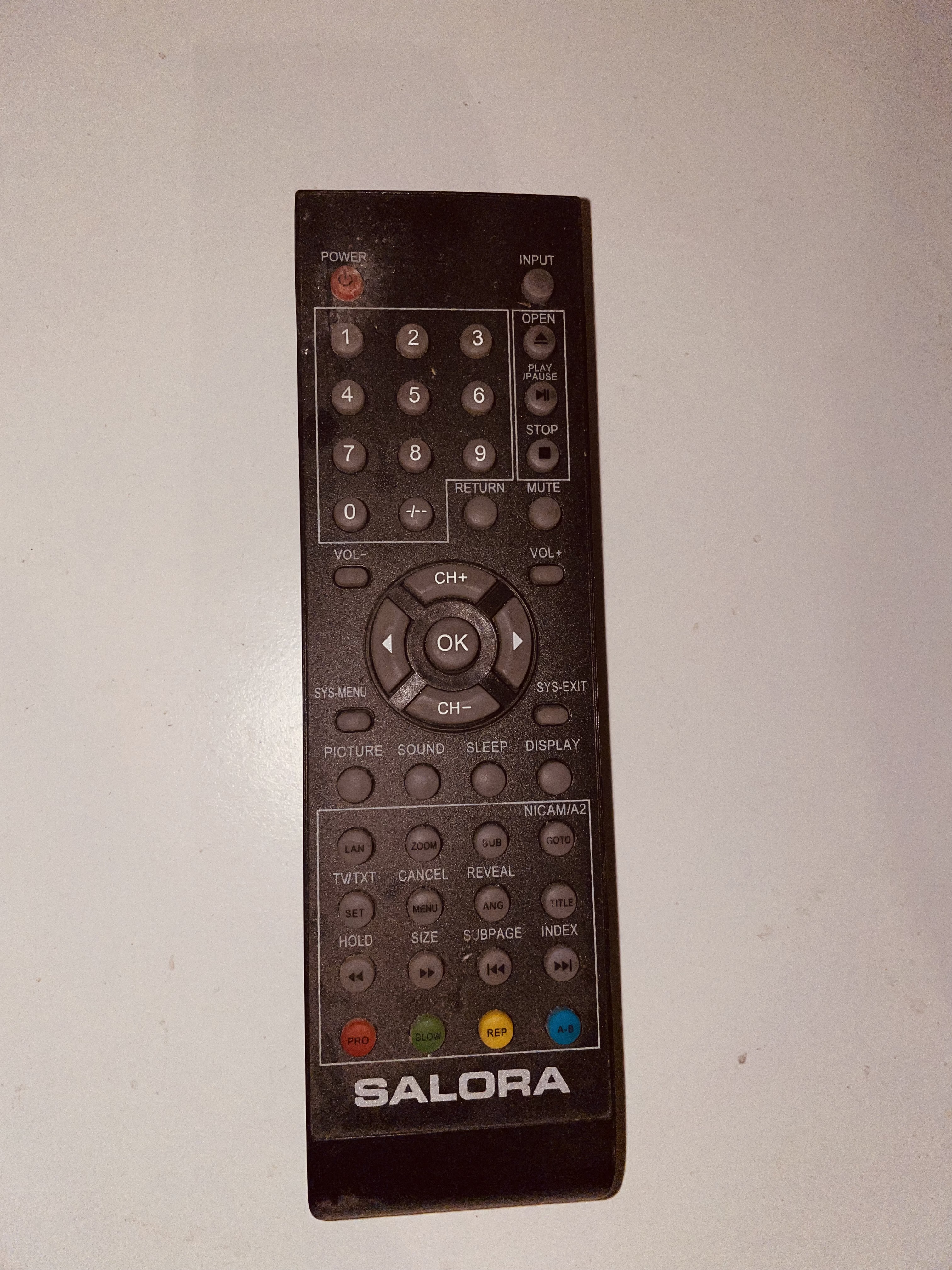 Oryginalny pilot Salora do TV LCD czarny
