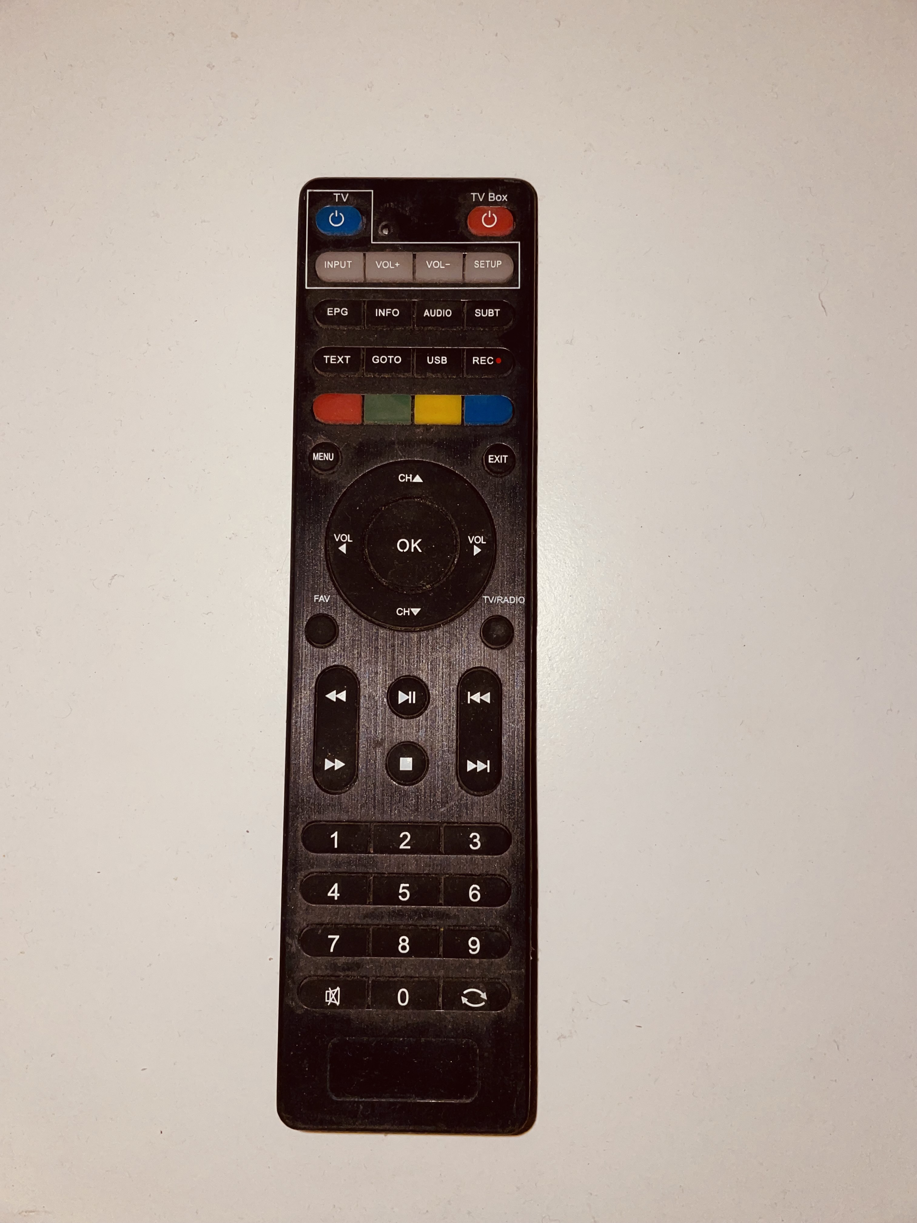 Pilot do sterowania TV Boxem czarny