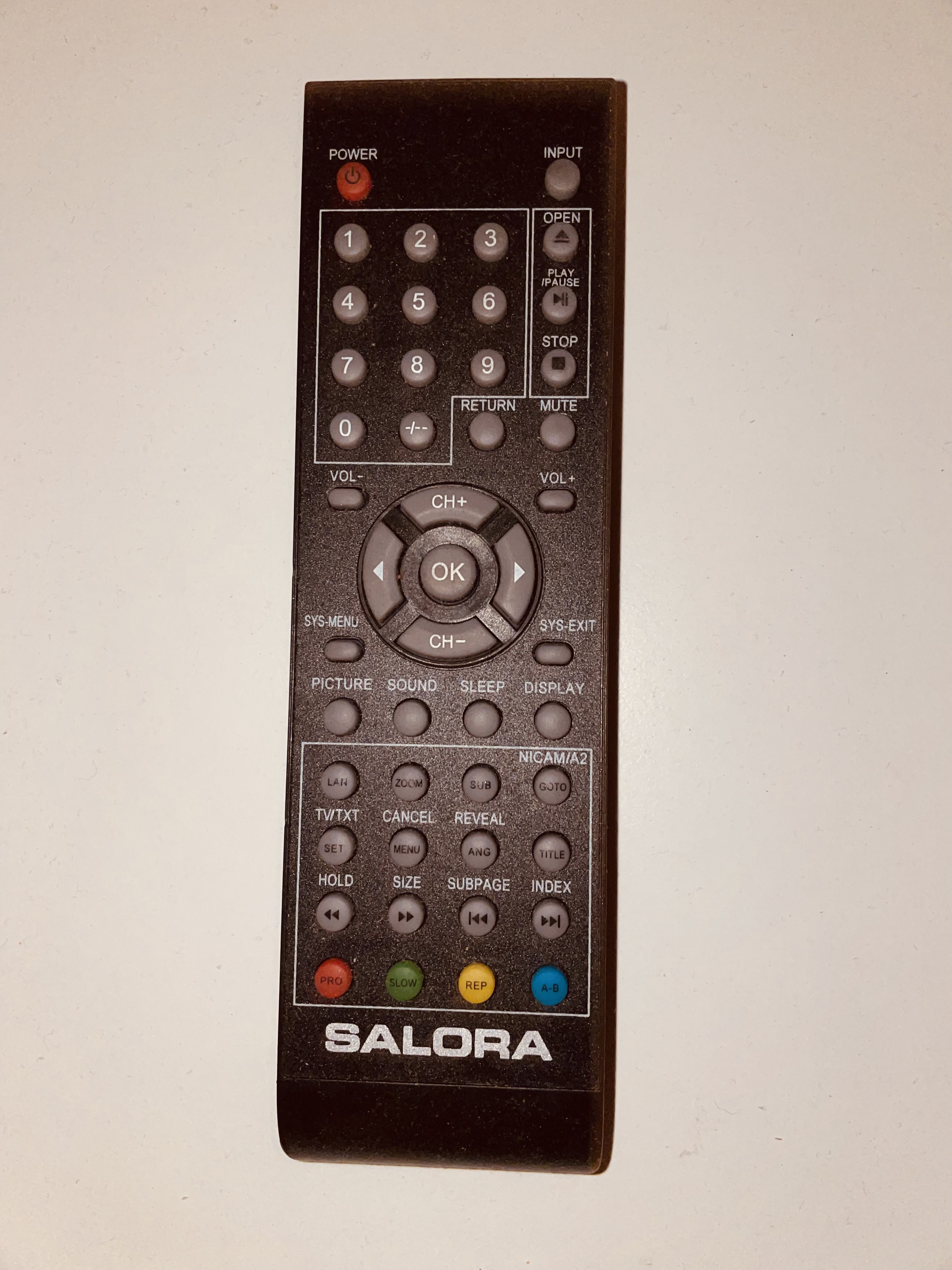 Oryginalny pilot do telewizorów marki Salora czarny
