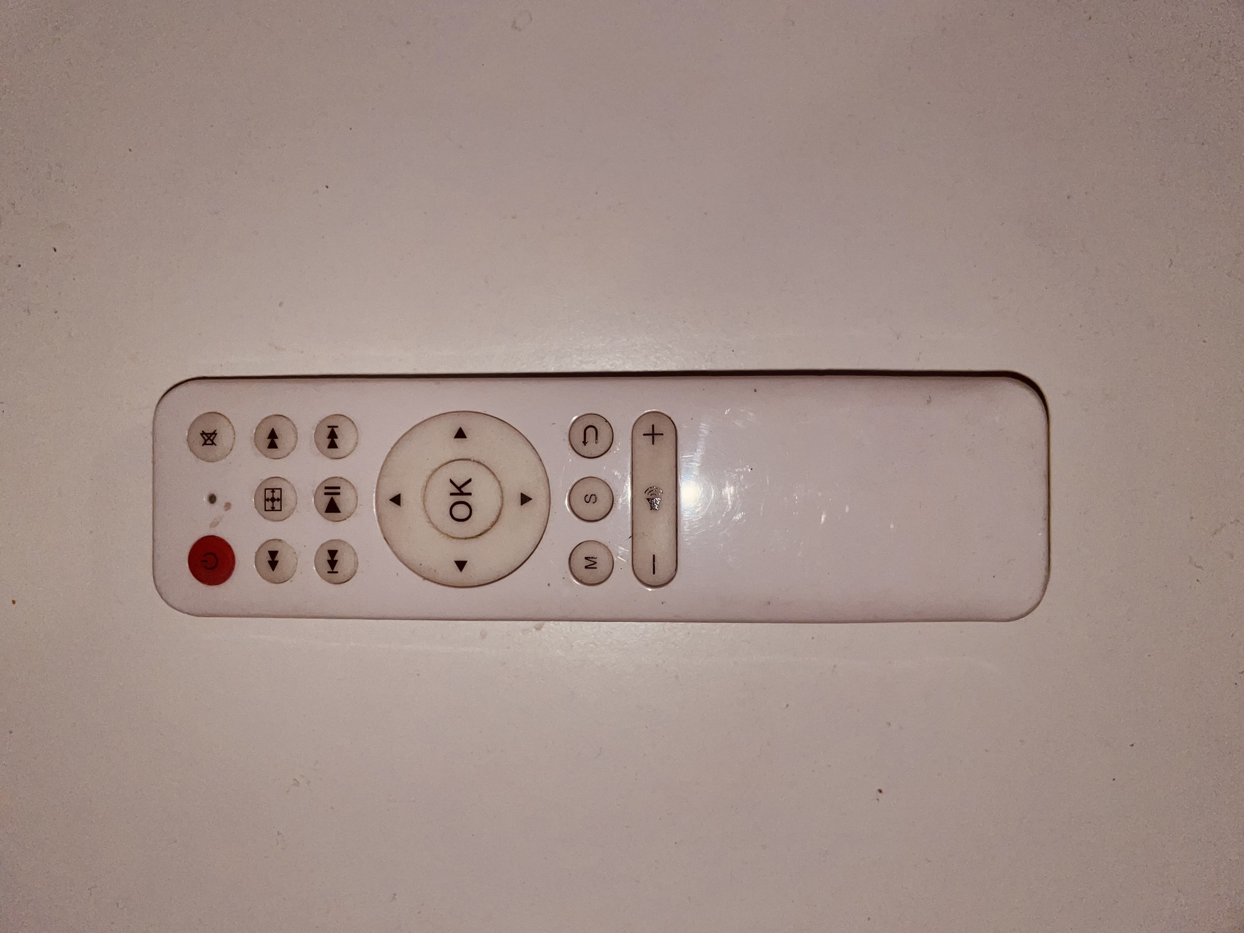Biały pilot do wieży stereo