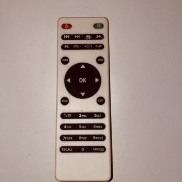 Biały pilot do odtwarzacza wieży stereo