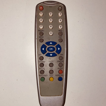 Srebrny pilot do telewizora TV Savio RF-MAK RC044