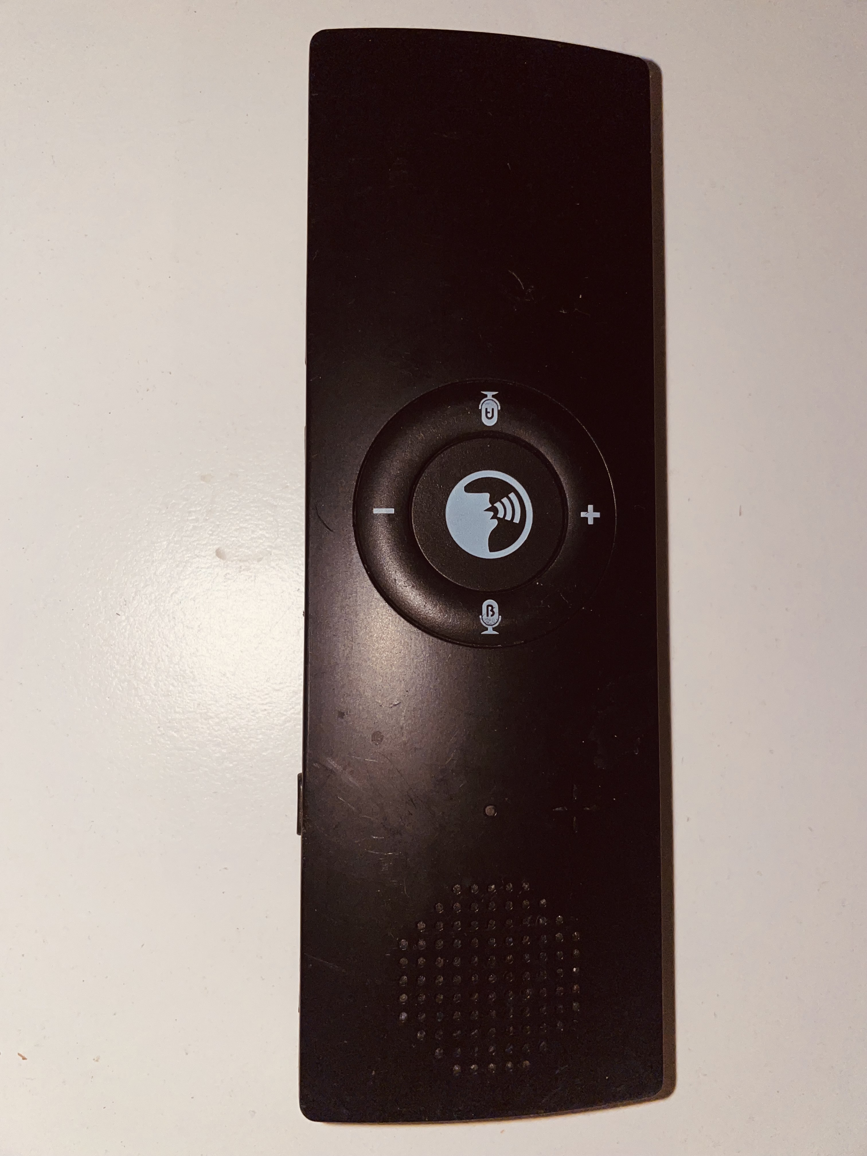 Pilot do włączania zdalnie głośnika Voice Control