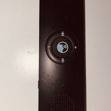 Pilot do włączania zdalnie głośnika Voice Control