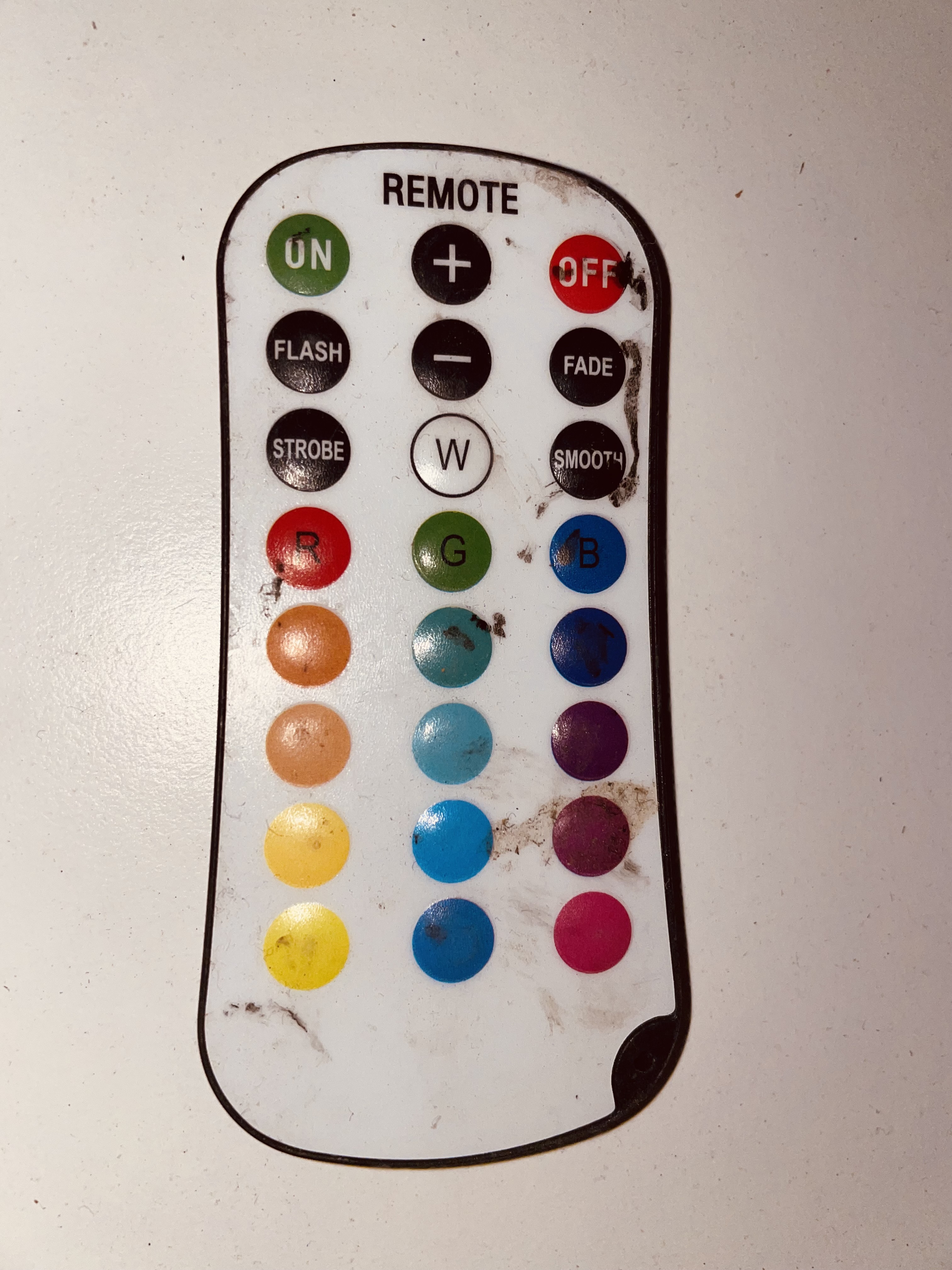 Pilot do włączania zdalnie oświeltlenia LED RGB