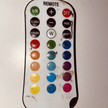 Pilot do włączania zdalnie oświeltlenia LED RGB