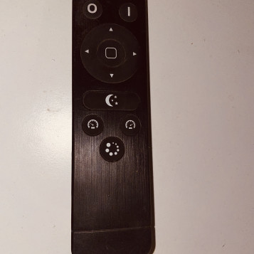 Pilot do włączania wieży stereo czarny