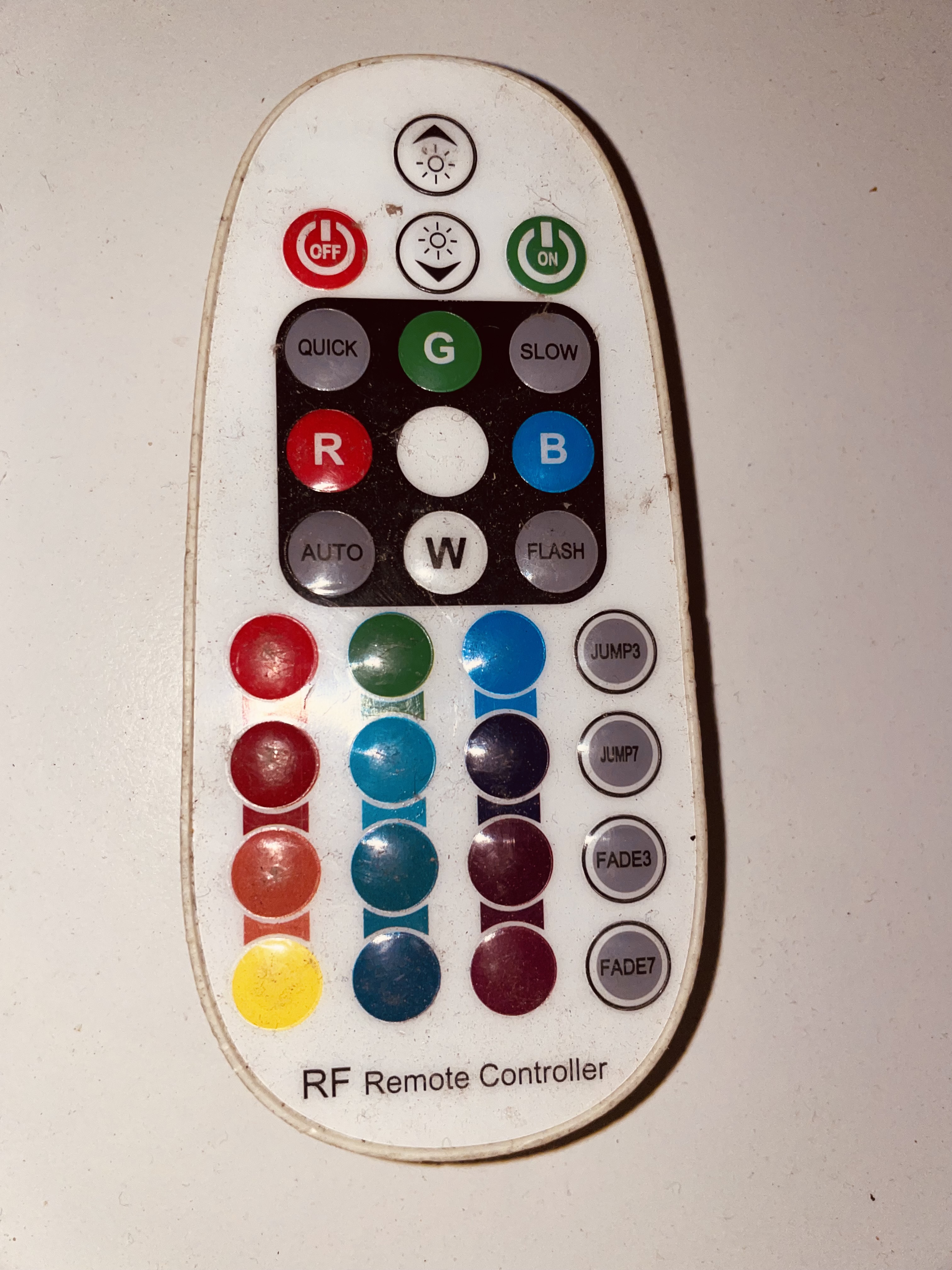 Pilot do sterowania zdalnego oświetleniem lampami LED RGB
