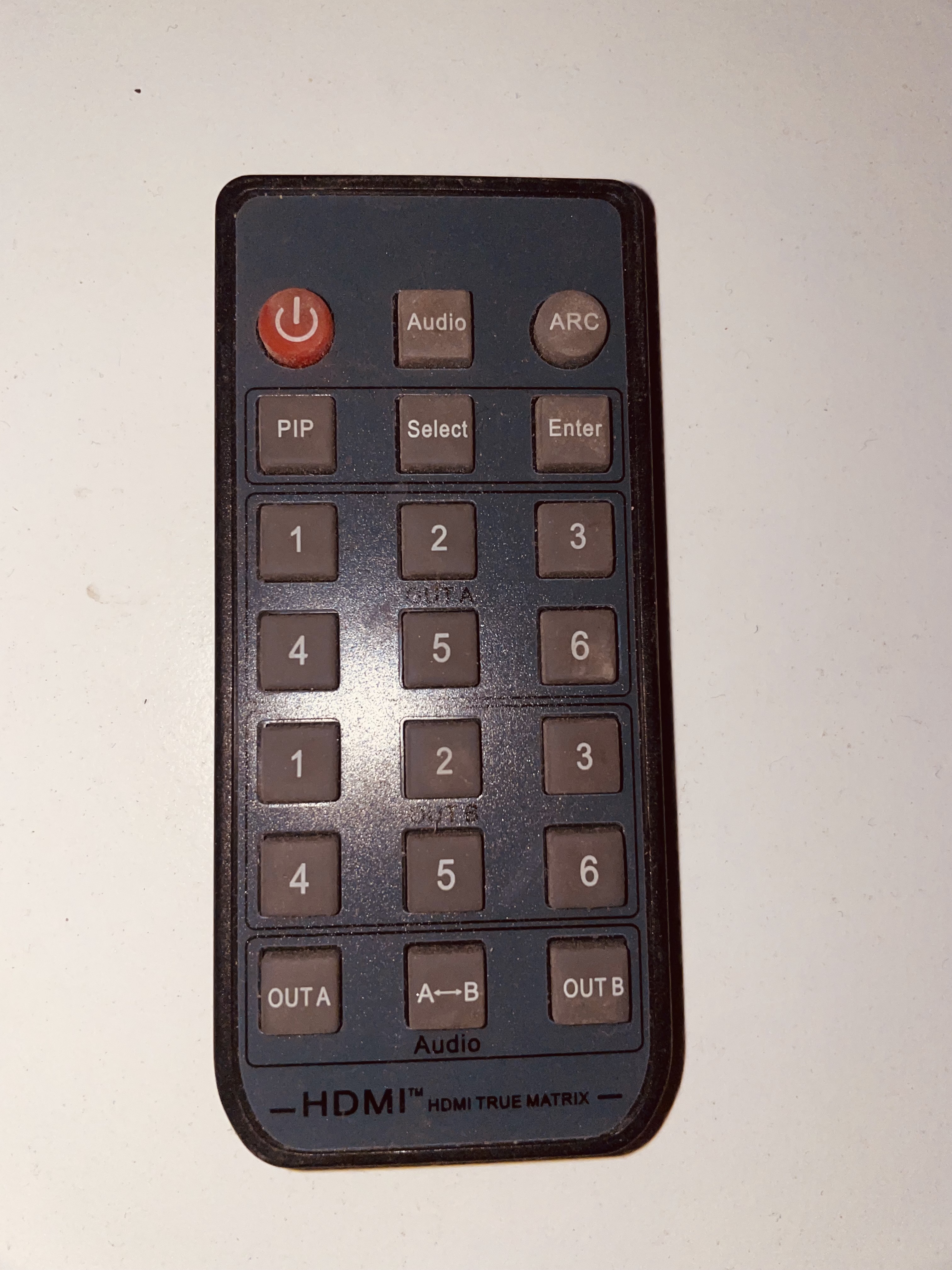 Pilot do sterowania rozdzielaczem HDMI True Matrix