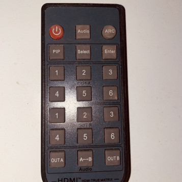 Pilot do sterowania rozdzielaczem HDMI True Matrix
