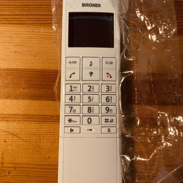 Pilot telefon marki Brondi LCD biały