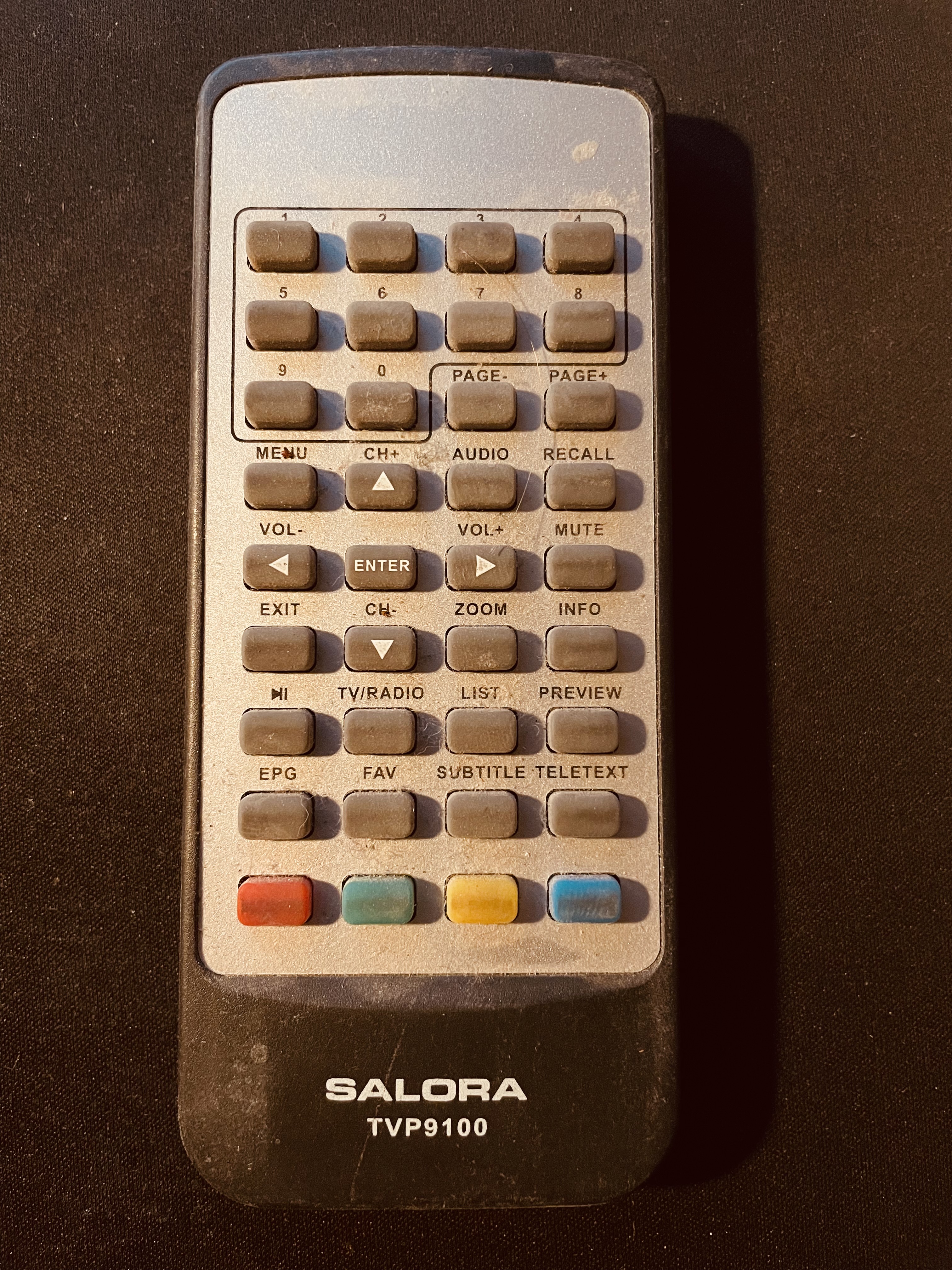 Oryginalny pilot do przenośnego odtwarzacza DVD Salora DVP9100