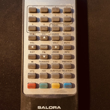 Oryginalny pilot do przenośnego odtwarzacza DVD Salora DVP9100