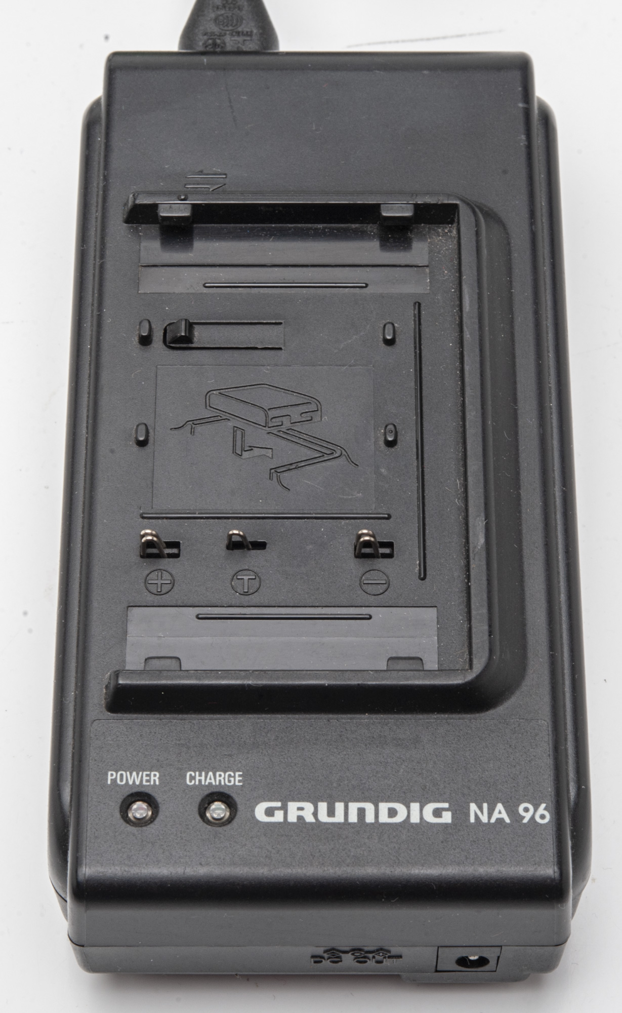 Zasilacz sieciowy ładowarka do akumulatorów Grundig NA-96