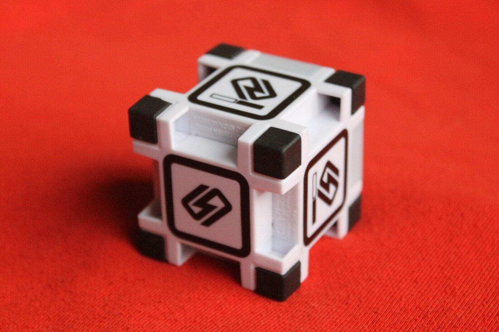 Elektroniczna kostka do robota AI Anki Cozmo sztuczna inteligencja
