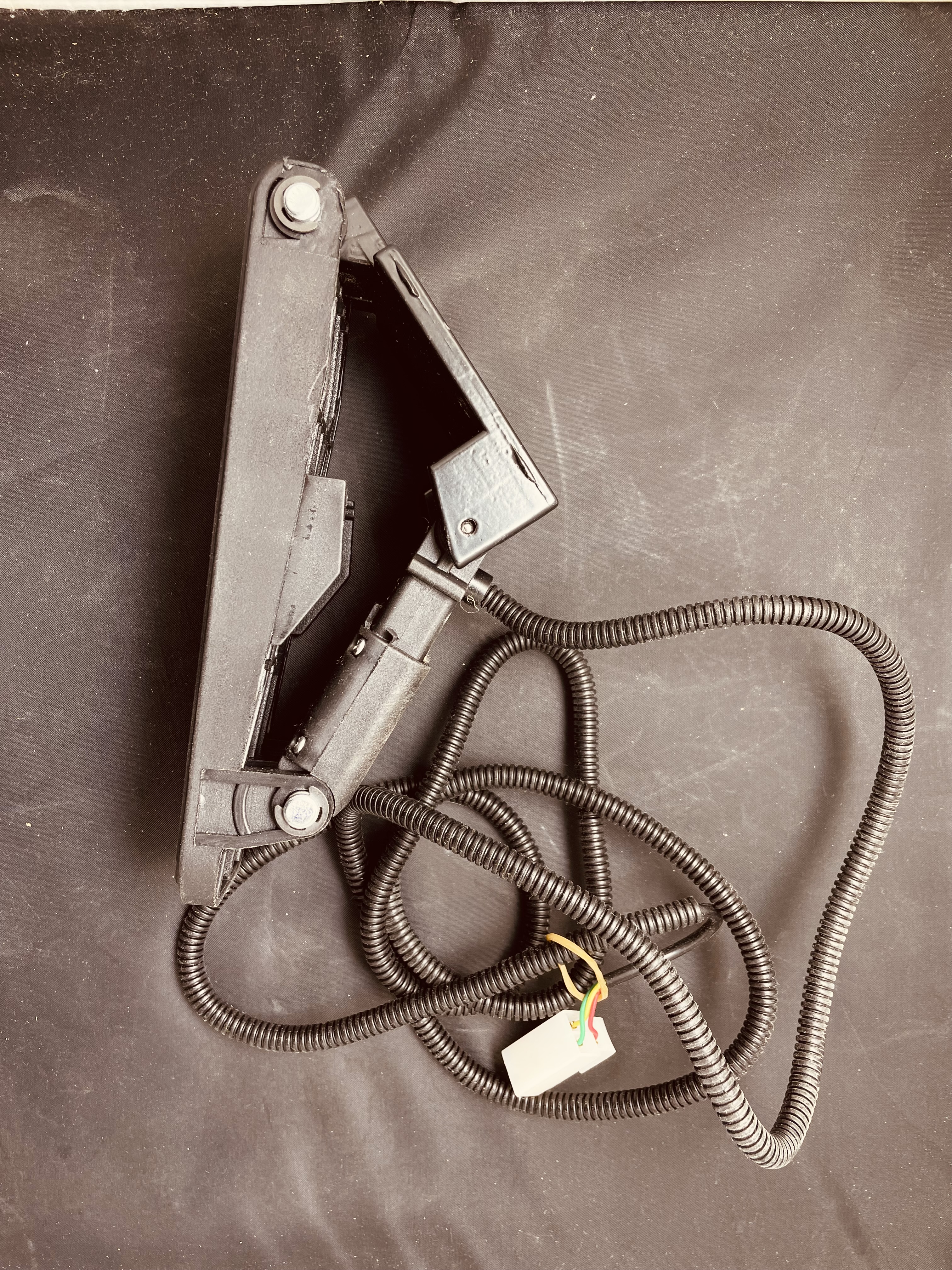 Pedał pneumatyczny na kabel z siłownikiem stalowy