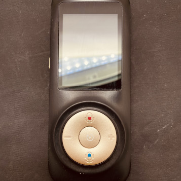 Dyktafon elektroniczny z wyświetlaczem LCD