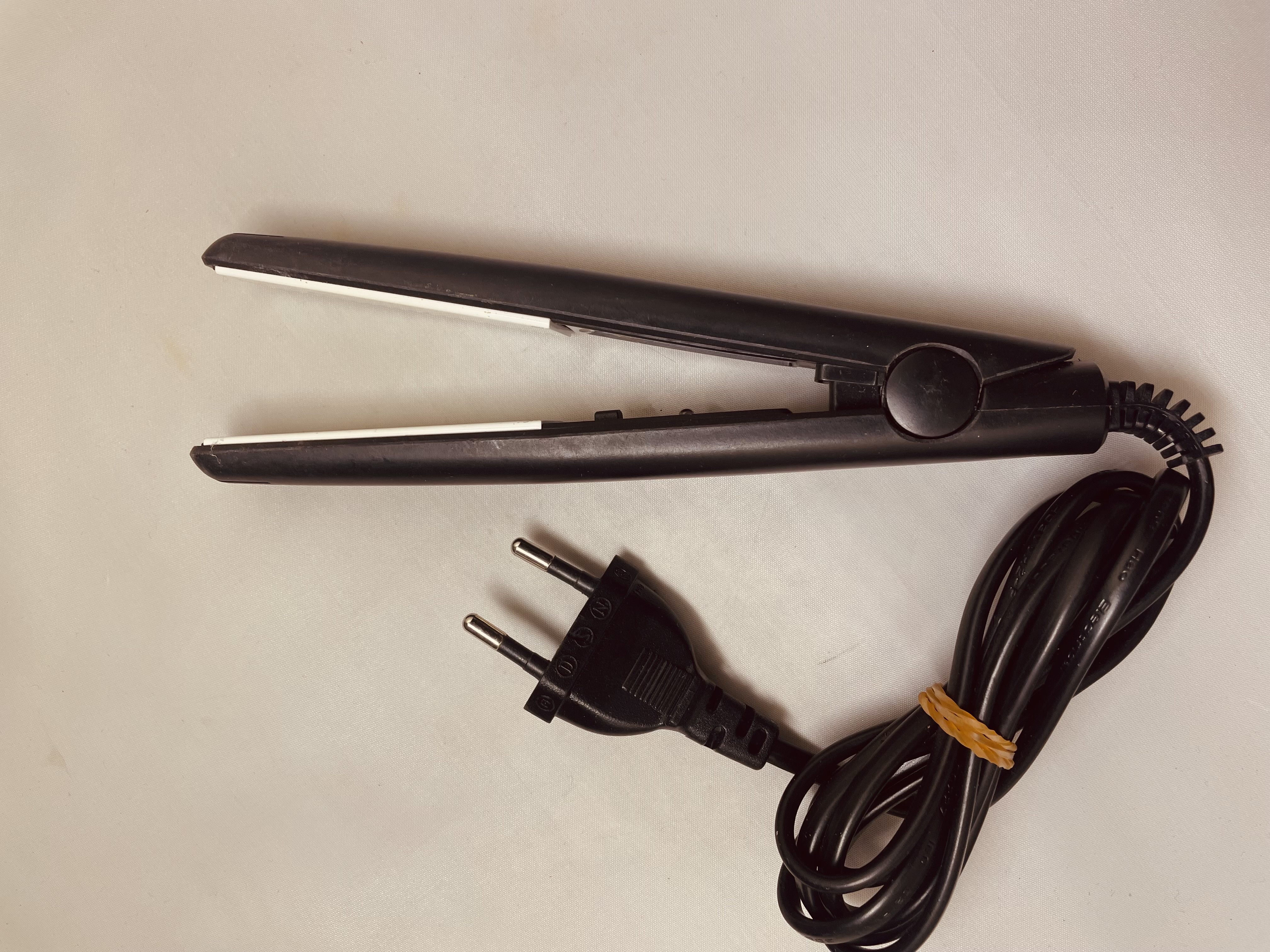 Mini prostownica ceramiczna czarny 230V