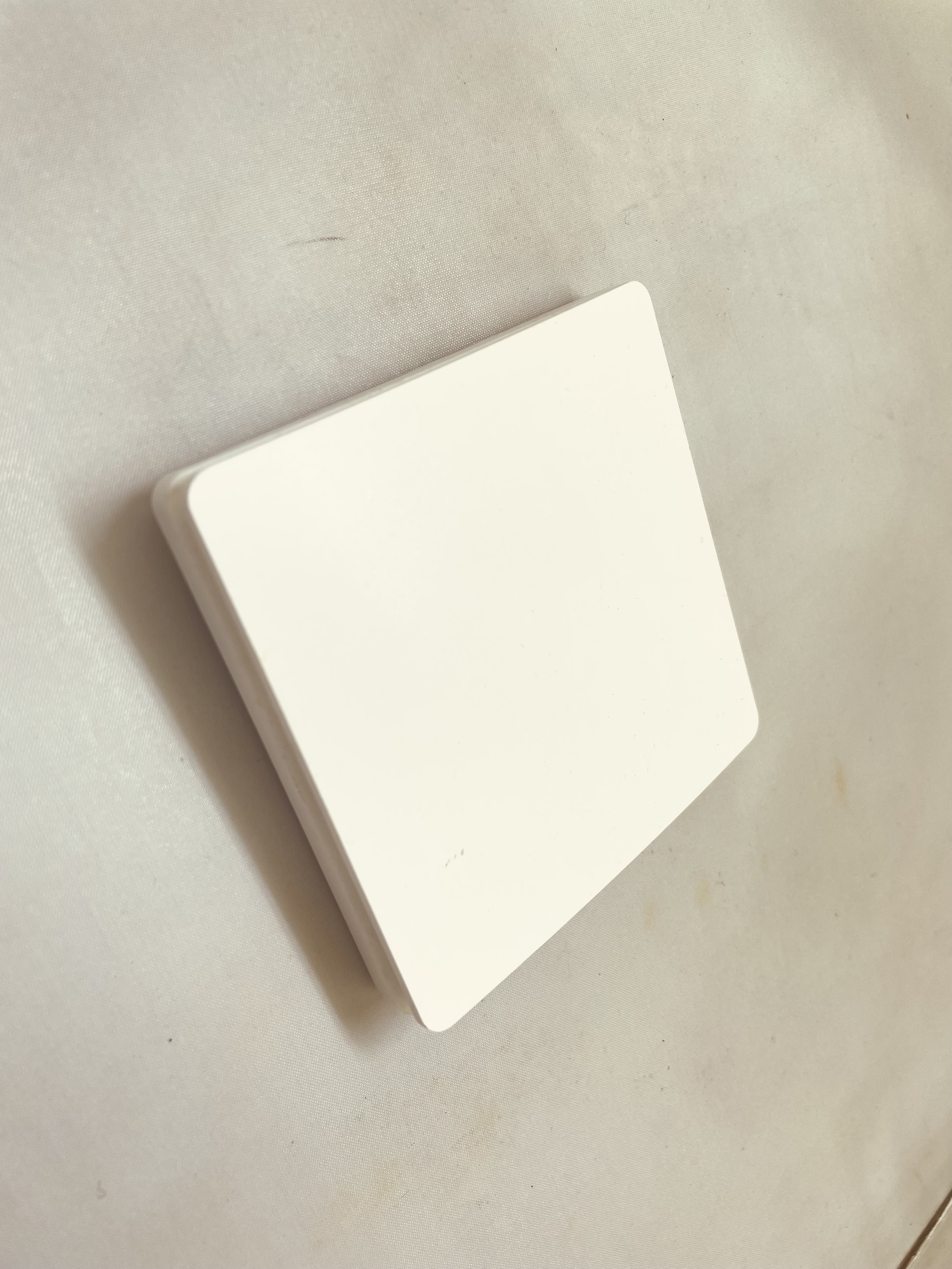 Minimalistyczny włącznik wyłącznik elektrycznych rolet
