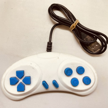 Biały kontroler do gier pad do PC komputera na USB (używany)