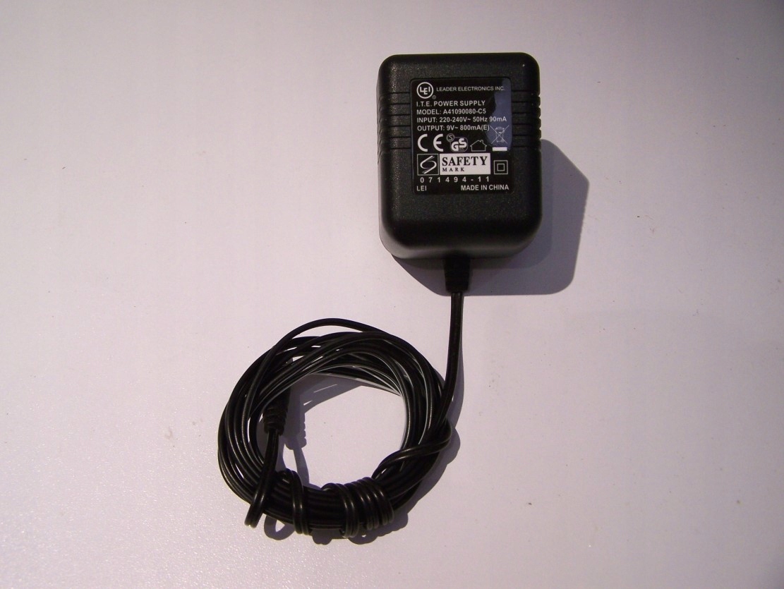 Zasilacz sieciowy LEI A41090080-C5 9V 800mA zmienny