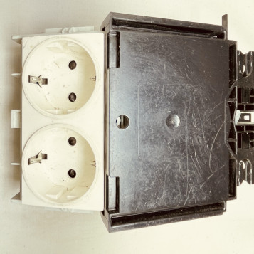 Retractable double socket without earth pin for garage