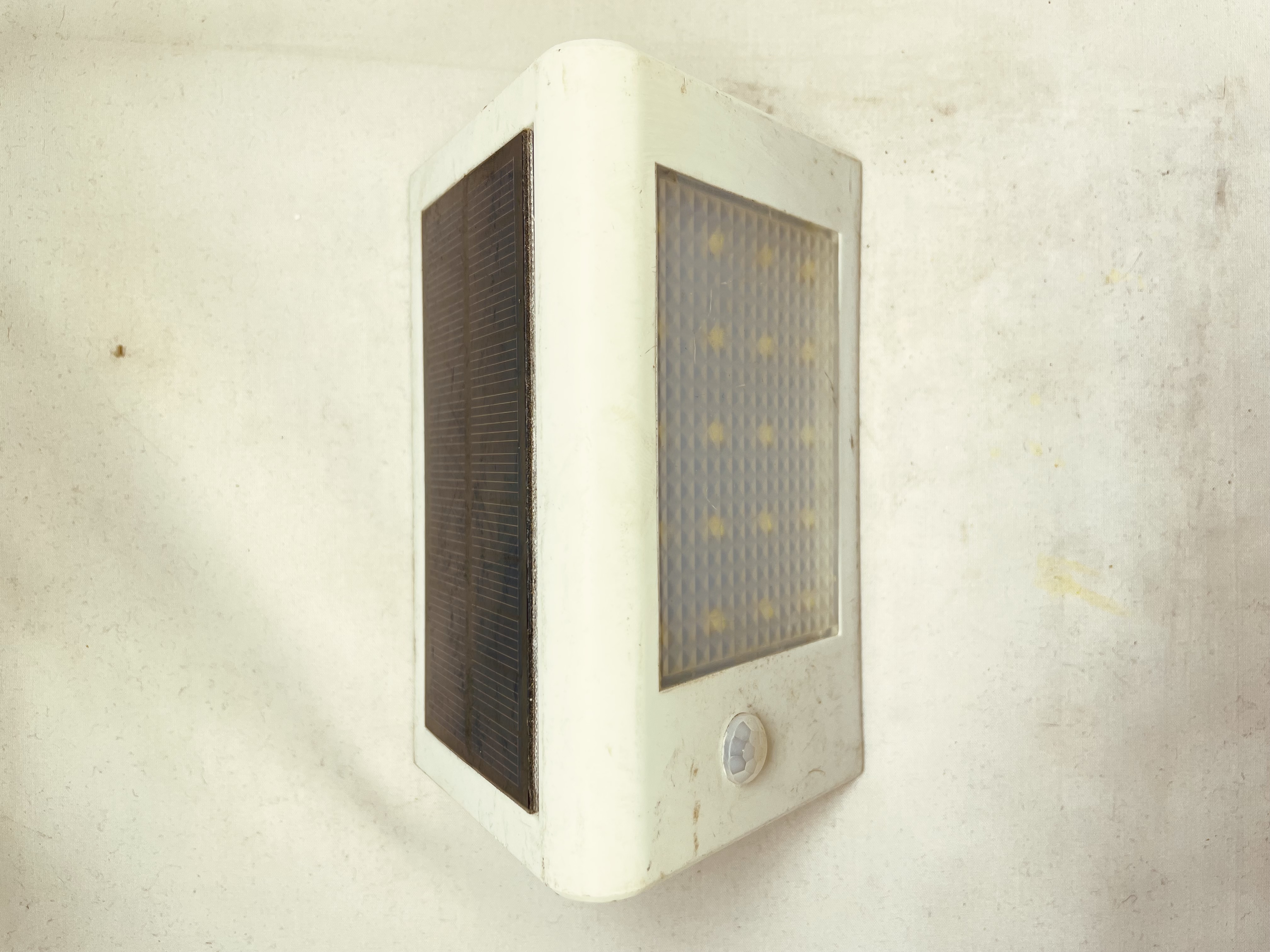 Kinkiet zewnętrzny solarny do ogrodu lampka LED