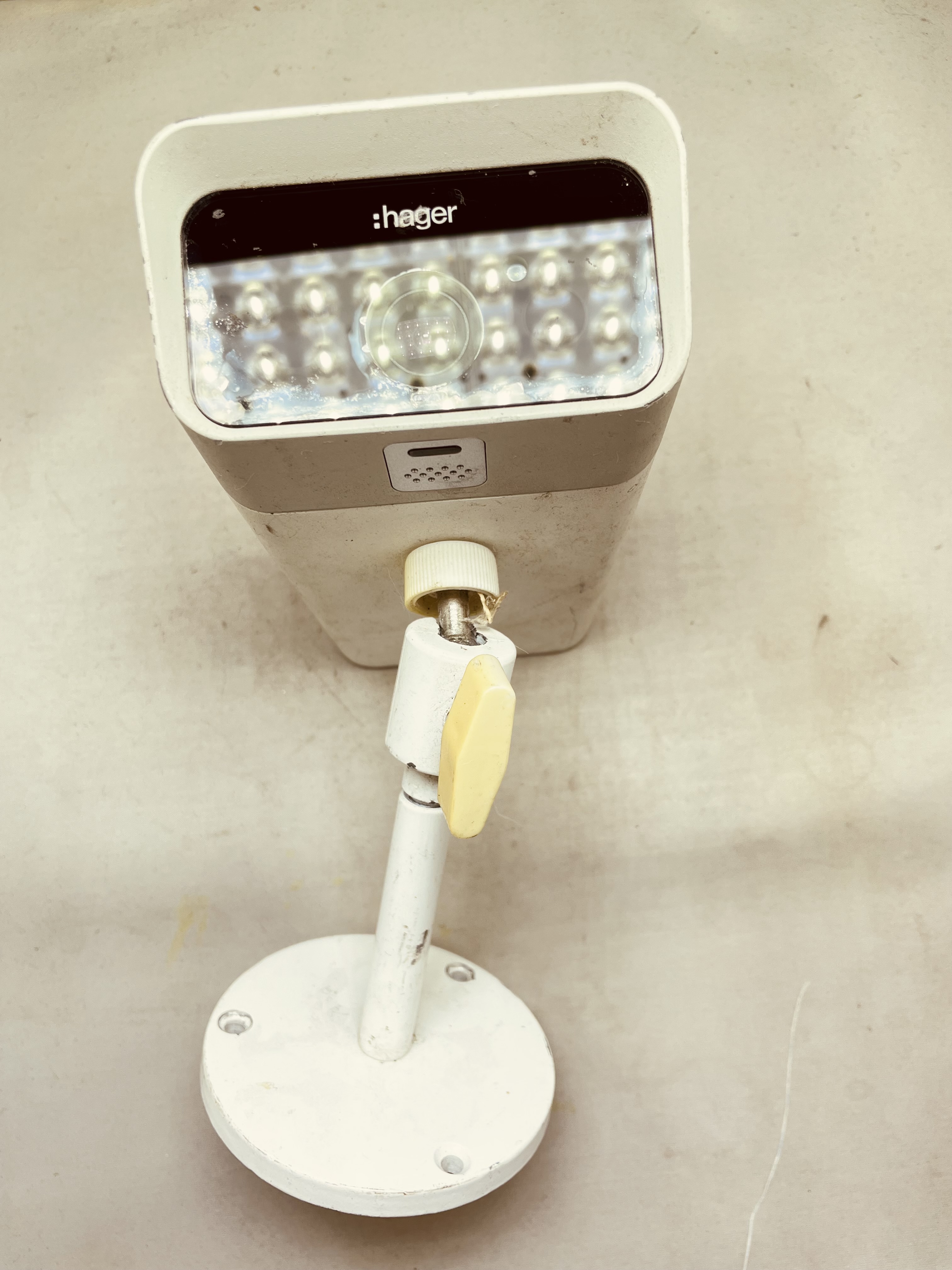 Kamera na zewnątrz LED hager na uchwycie