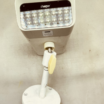 Kamera na zewnątrz LED hager na uchwycie – stan: używany
