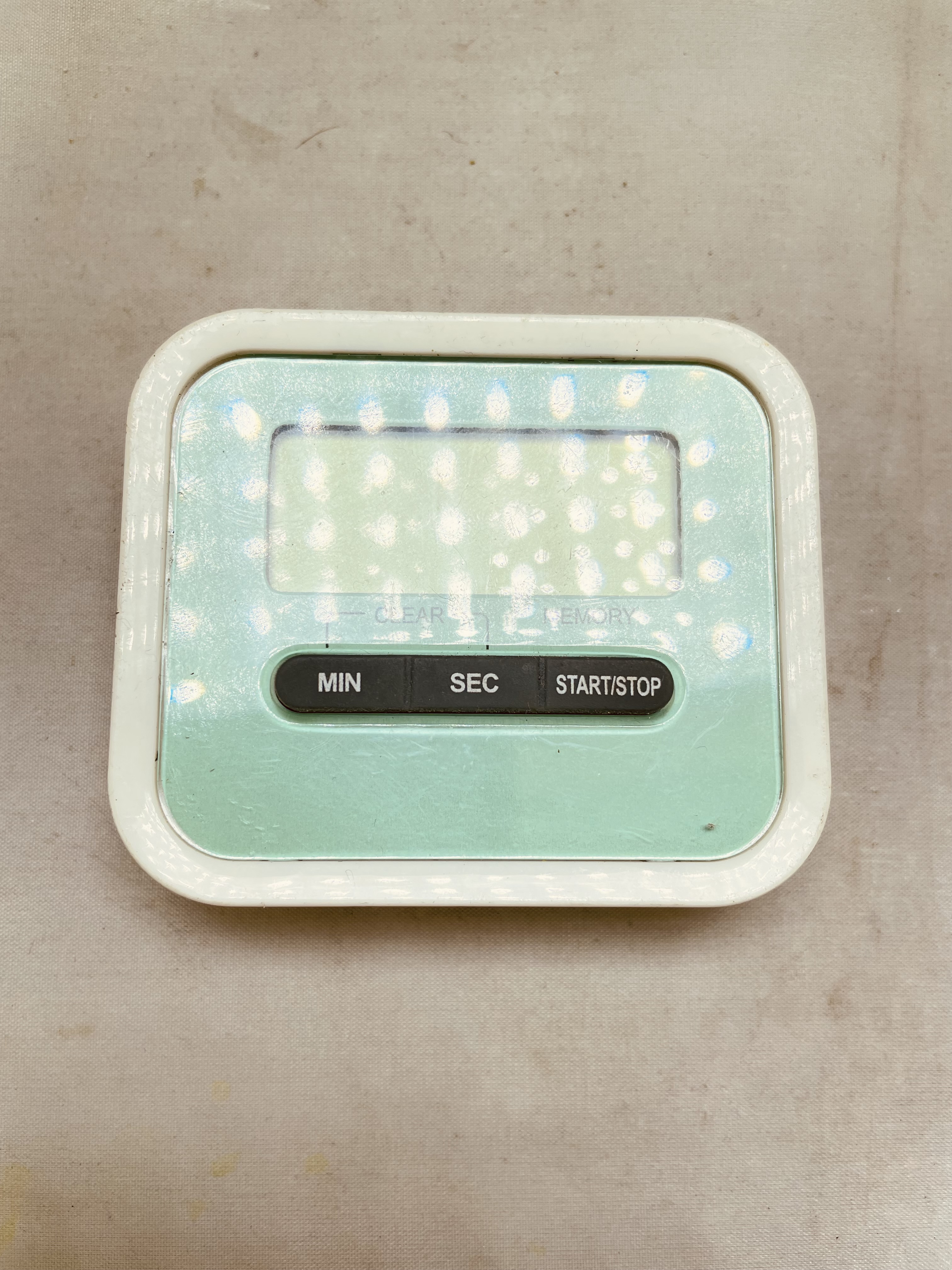 Mini mały budzik alarm przenośny z podpórką AQUA