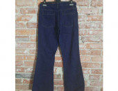 Spodnie damskie jeansowe typu flare leg – zdjęcie 2