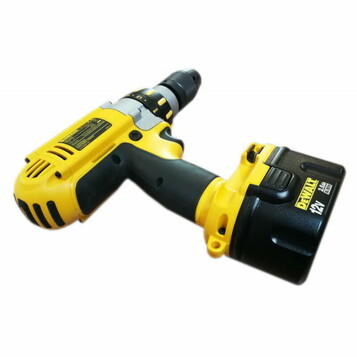 Wkrętarka udarowa DeWALT DC945 12V + Bateria i ładowarka