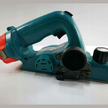 Makita 1050D 12V – strug akumulatorowy – stan: używany