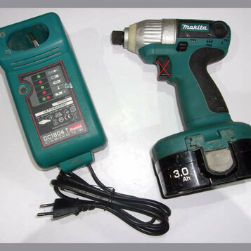 Klucz udarowy akumulatorowy Makita 6936FD 18V + ładowarka i bateria