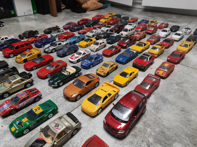 Modele samochodów 1:43 Bburago Welly KiNSMART