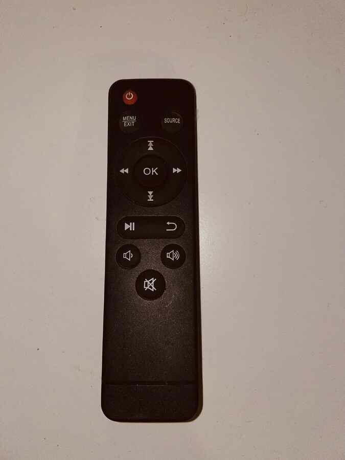 Pilot do sterowania zdalnego projektorem LCD