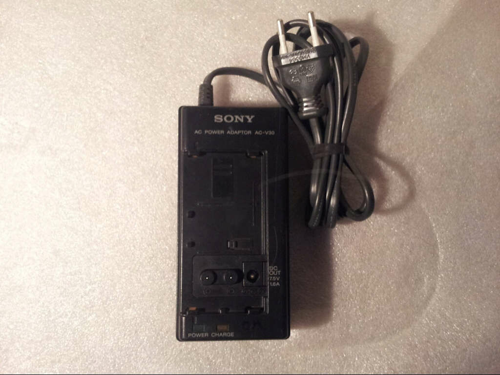 Zasilacz do kamer Sony AC-V30 7,5V 1,6A 1,3A
