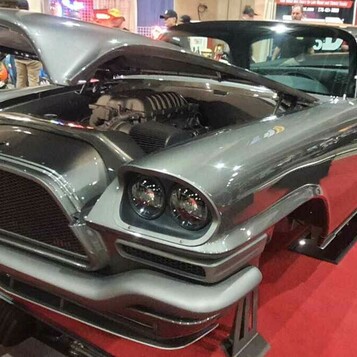 Dodge Custom Royal 1958 – Klasyk w Futurystycznym Stylu Restomod