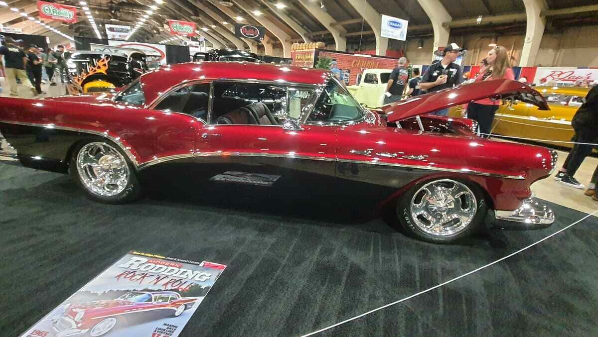 Buick Special 1955 – Rock’n’Rollowy Klasyk w Stylu Restomod