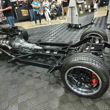 Custom Frame and Drivetrain – Gotowe Podwozie do Projektu Restomod