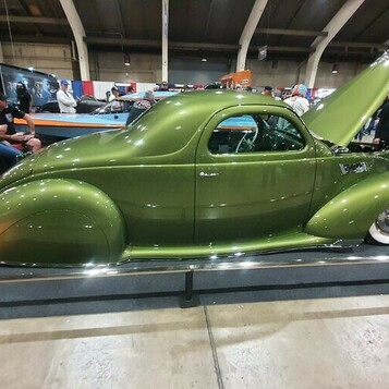 Szklany Zielony Ford – Perfekcyjny Kustom Coupe z 1940 Roku