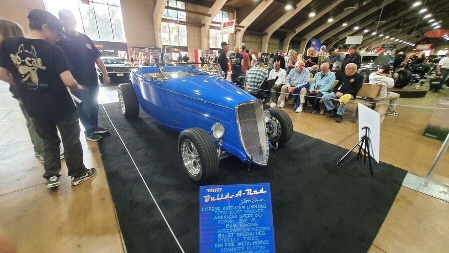 Niebieski Ford '33 Roadster – Nowoczesna Elegancja i Perfekcja