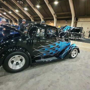 Ford '34 Coupe z Błękitnymi Płomieniami – Legenda Pro Street!