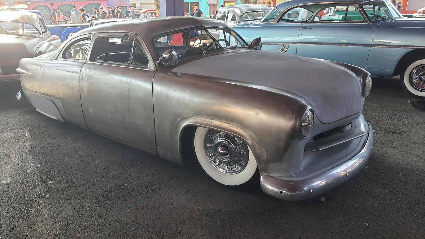 Kustom w surowej blasze – chopped shoebox bez lakieru