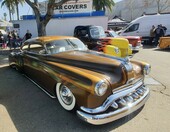 Miedziany Pontiac z 1950 roku – chopped kustom z fadeaway i srebrnymi paskami na masce – zdjęcie 1