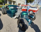 Zielony rat rod z potężnym kompresorem – pickup z lat 30. zbudowany wokół silnika – zdjęcie 1