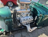 Zielony rat rod z potężnym kompresorem – pickup z lat 30. zbudowany wokół silnika – zdjęcie 2