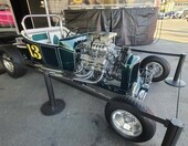 T-bucket „13” z kompresorem – pokazowy hot rod w ciemnej zieleni i chromie – zdjęcie 1