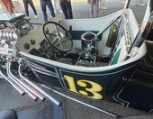 T-bucket „13” z kompresorem – pokazowy hot rod w ciemnej zieleni i chromie – zdjęcie 2