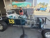 T-bucket „13” z kompresorem – pokazowy hot rod w ciemnej zieleni i chromie – zdjęcie 3